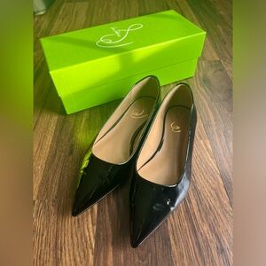 Wanda Pointed Toe Flat